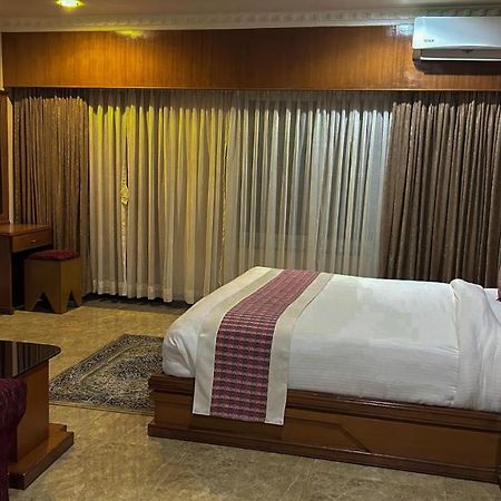 Hotel Earth Light Sauraha Chitwan Exteriör bild