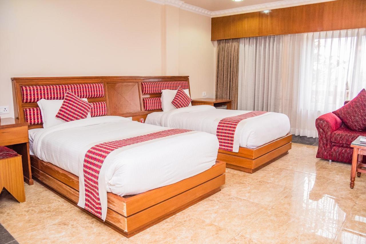 Hotel Earth Light Sauraha Chitwan Exteriör bild