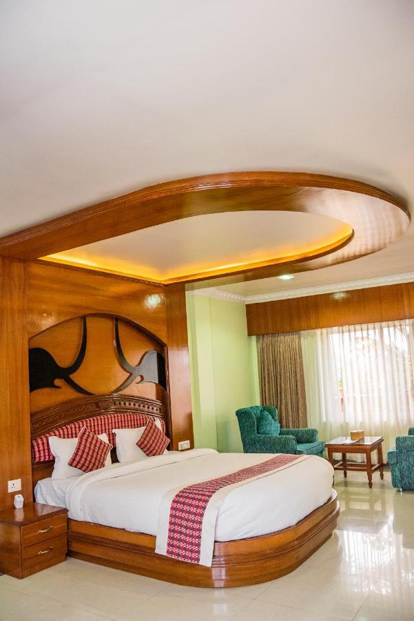 Hotel Earth Light Sauraha Chitwan Exteriör bild