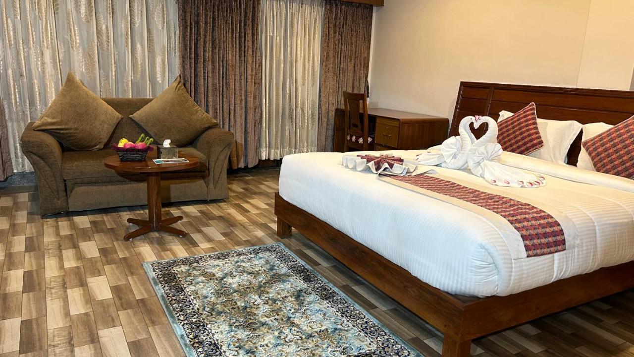 Hotel Earth Light Sauraha Chitwan Exteriör bild