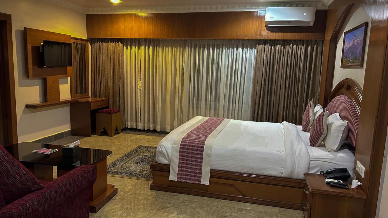 Hotel Earth Light Sauraha Chitwan Exteriör bild