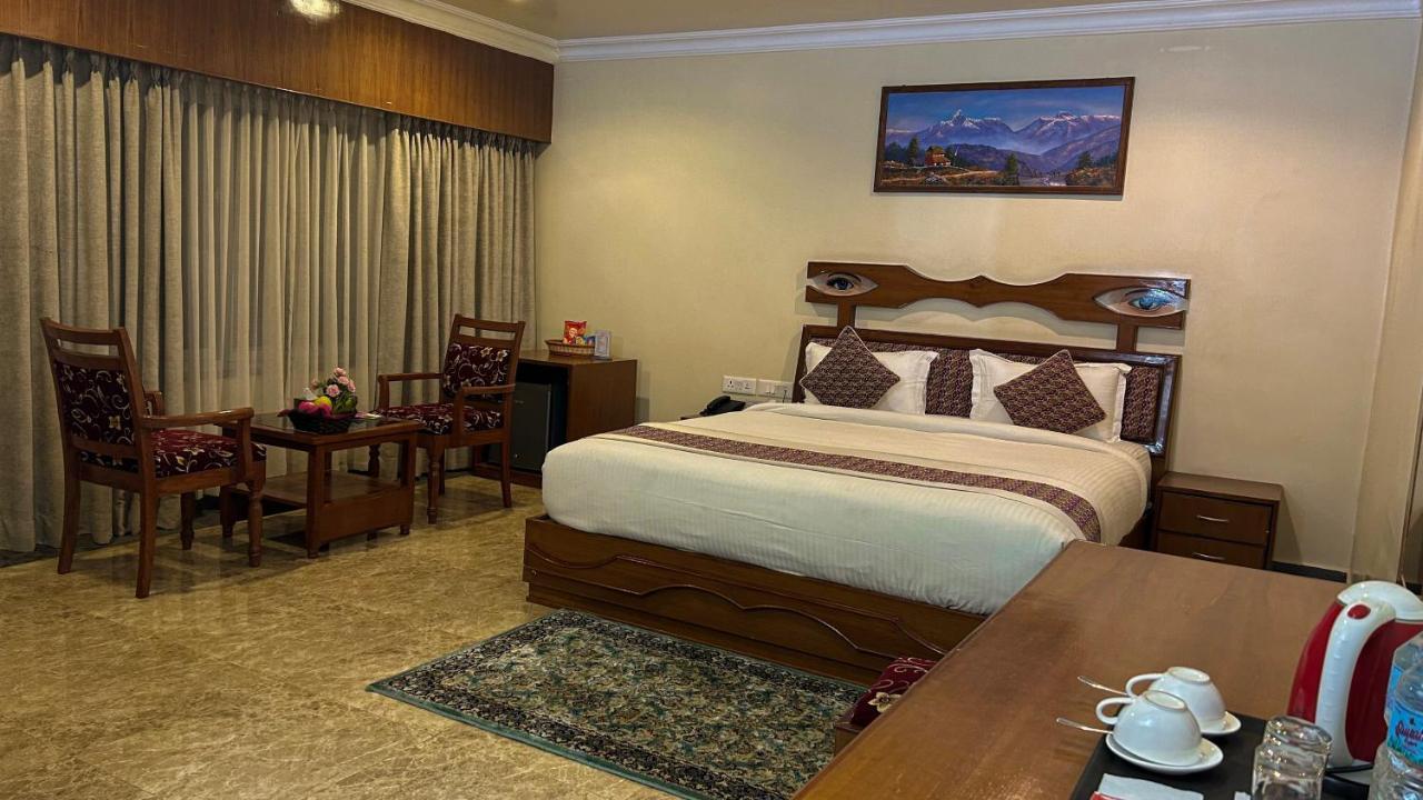 Hotel Earth Light Sauraha Chitwan Exteriör bild