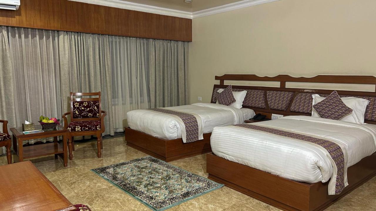 Hotel Earth Light Sauraha Chitwan Exteriör bild