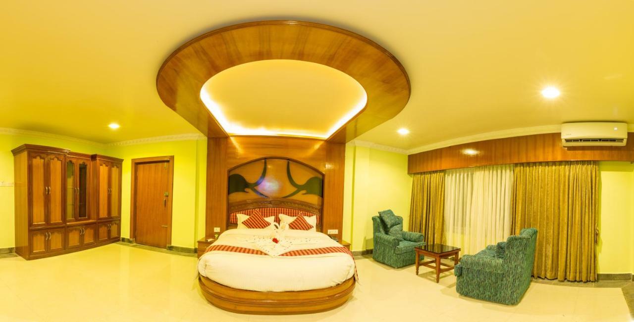 Hotel Earth Light Sauraha Chitwan Exteriör bild
