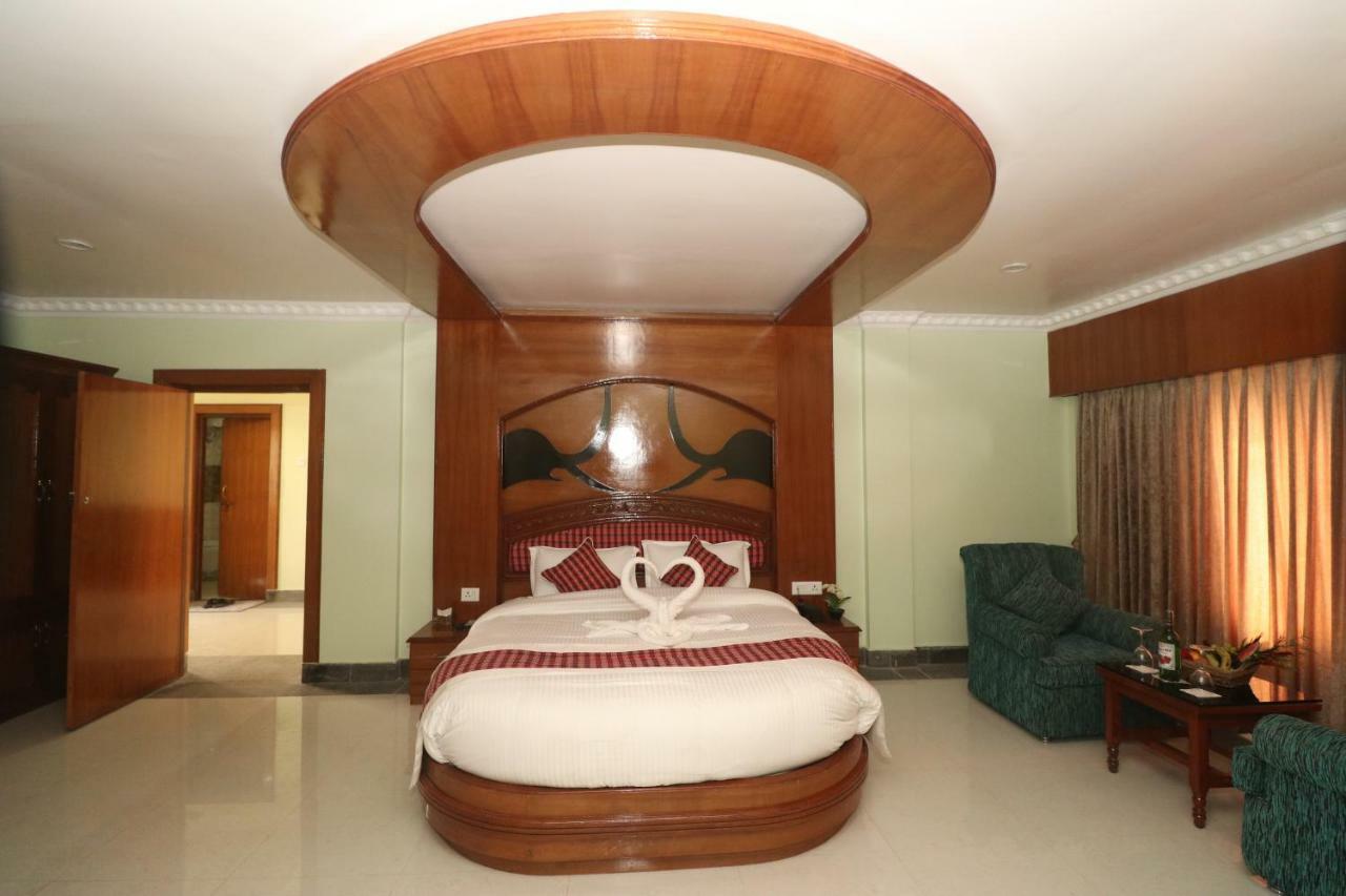 Hotel Earth Light Sauraha Chitwan Exteriör bild