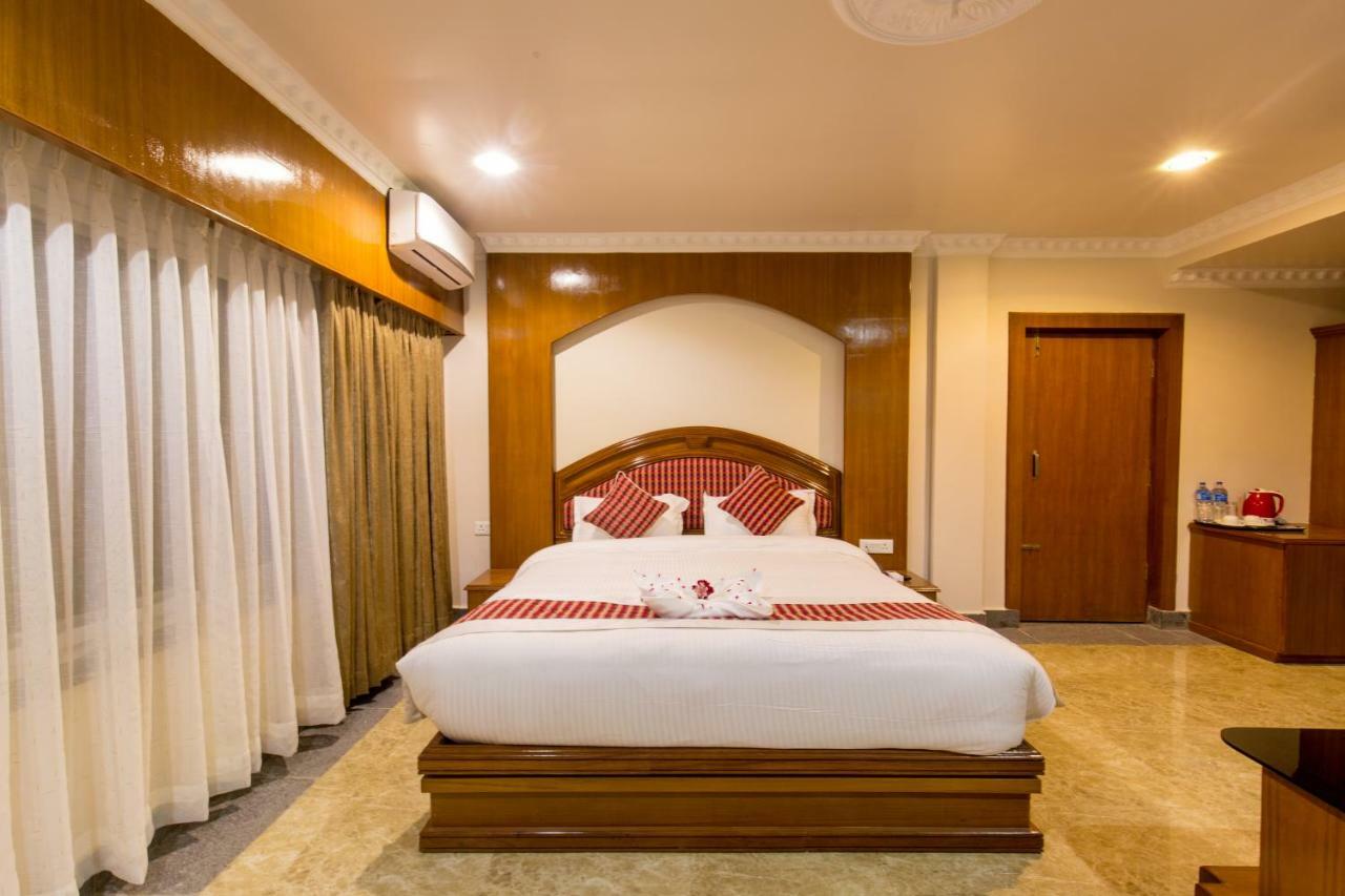 Hotel Earth Light Sauraha Chitwan Exteriör bild